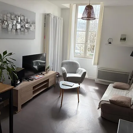 Centre Proche Chateau Et Gare 33 M2