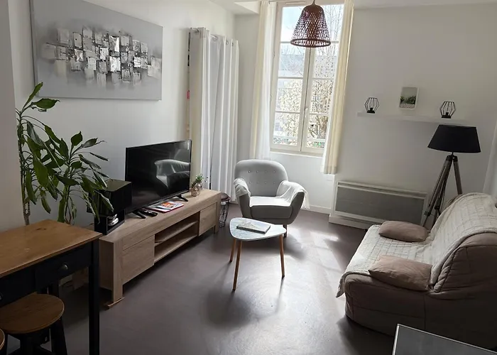 Centre Proche Chateau Et Gare 33 M2